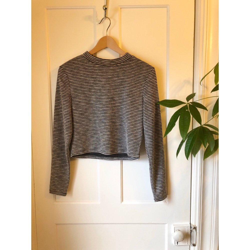 H&M High Neck Long-Sleeved Crop Top